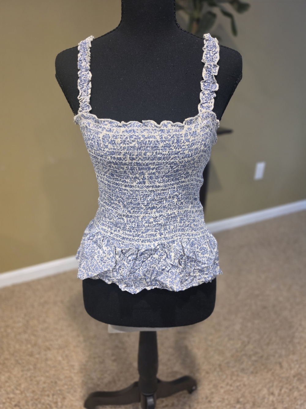 Xs Blue Smocked Floral Ruffle Tank Top - Women